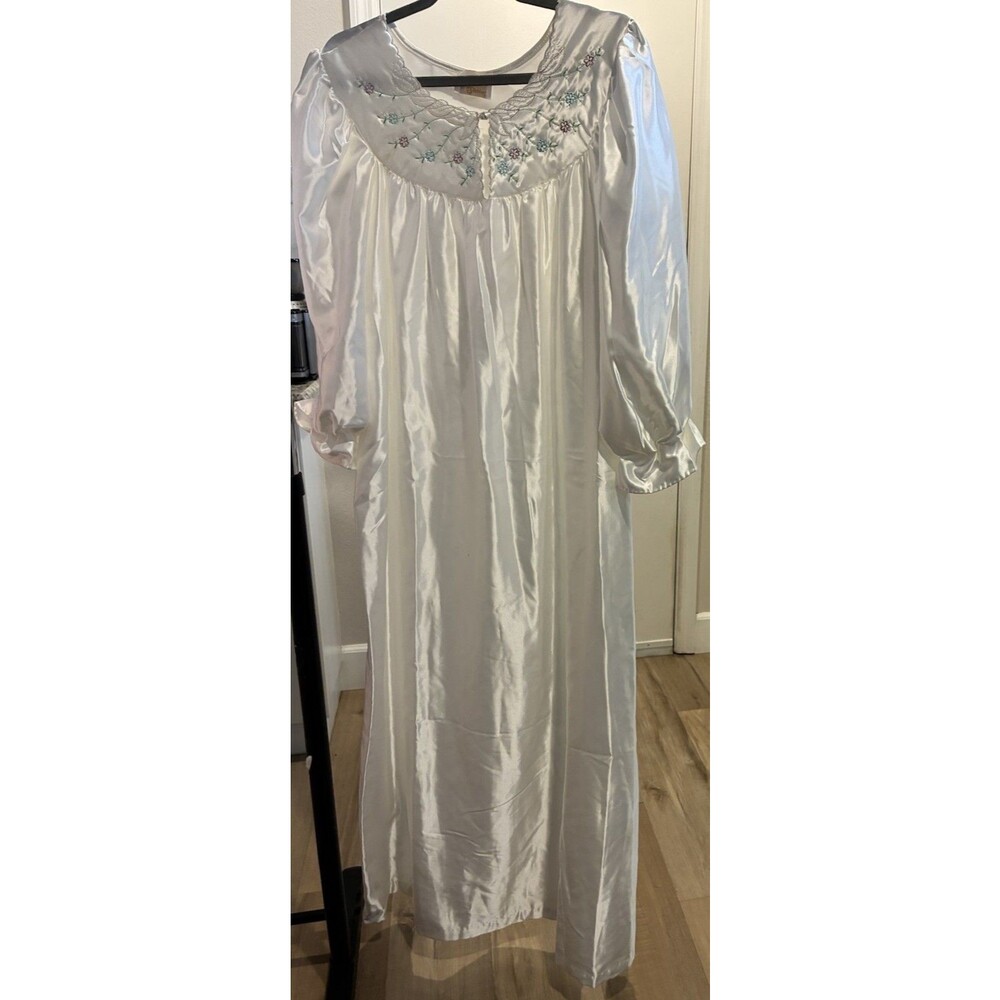 Ilise Stevens Nightgown White Brushed Back Satin Collectibles Women's S. VTG